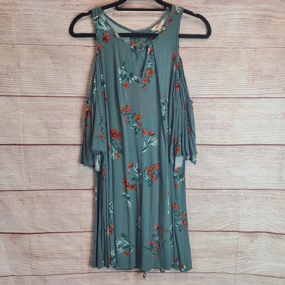 Arizona Jean Company Dresses & Skirts - Arizona cold shoulder dress